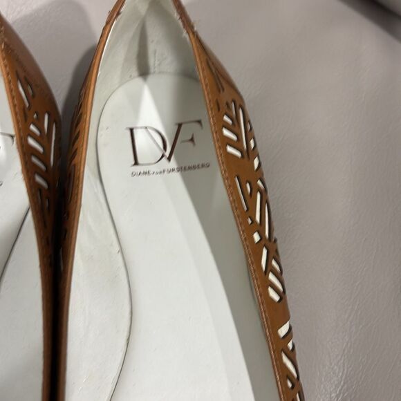 Diane Von Furstenberg Laser Cut Ballerina Flats in Brown Leather sz 8 1/2 - Picture 3 of 5